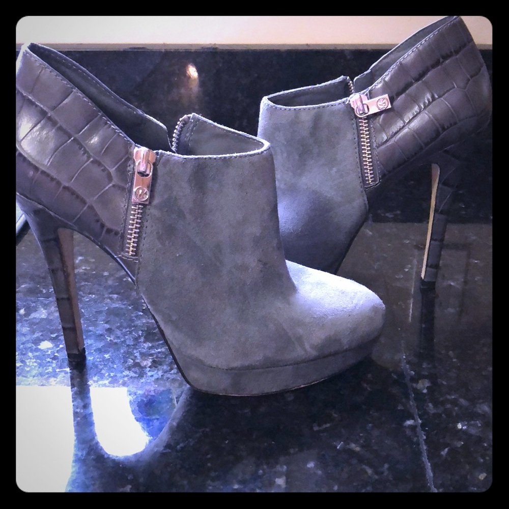MK grey suede and faux leather 4.5 inch heels